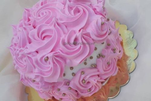 pastel de rosa en chantilly